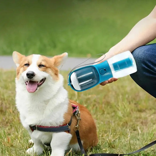 Dispensador portátil  para perros, bebida, comida, bolsa de basura, tres en uno.
